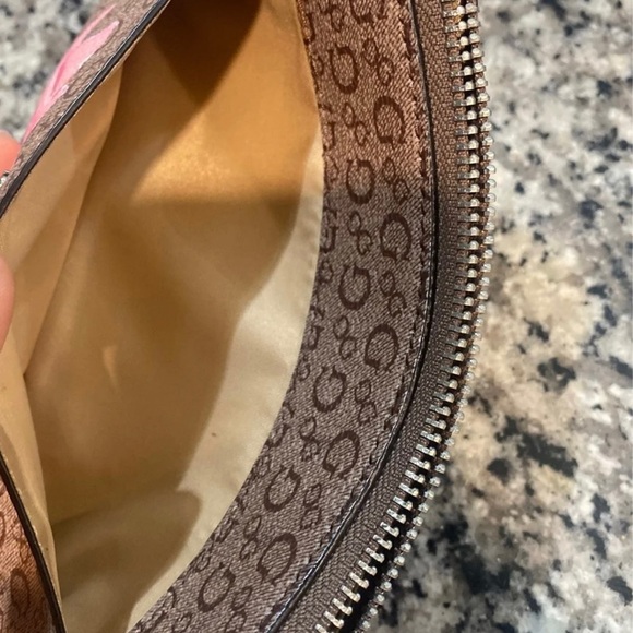 GUESS Signature Mocha multi pink Flowers Wristlet Wallet With Outer Slip Pocket - Picture 4 of 10
